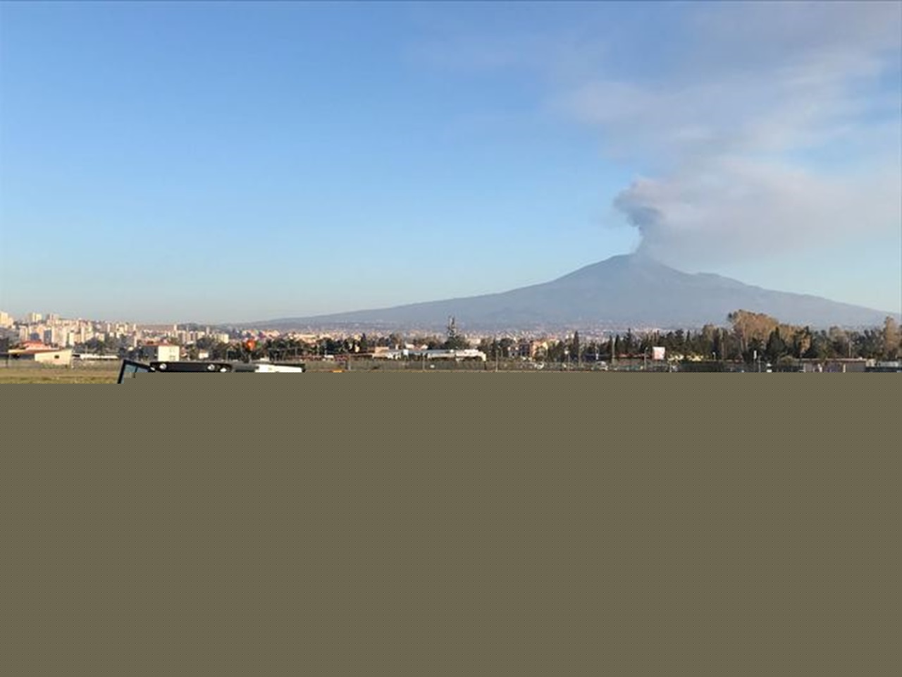 Etna, voli “impossibili”: sospesi arrivi e partenze fino alle 18 del 13 agosto