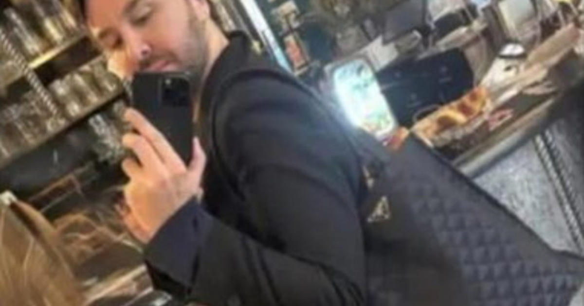 M5s, l'europarlamentare e le borse di Prada? Come si copre di ridicolo