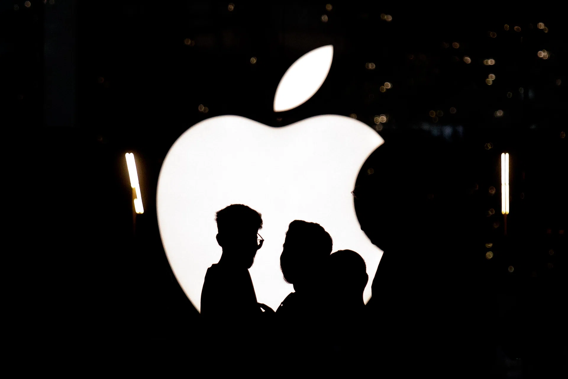 Senators warn Apple not to buy memory from Chinese companies on Pentagon list