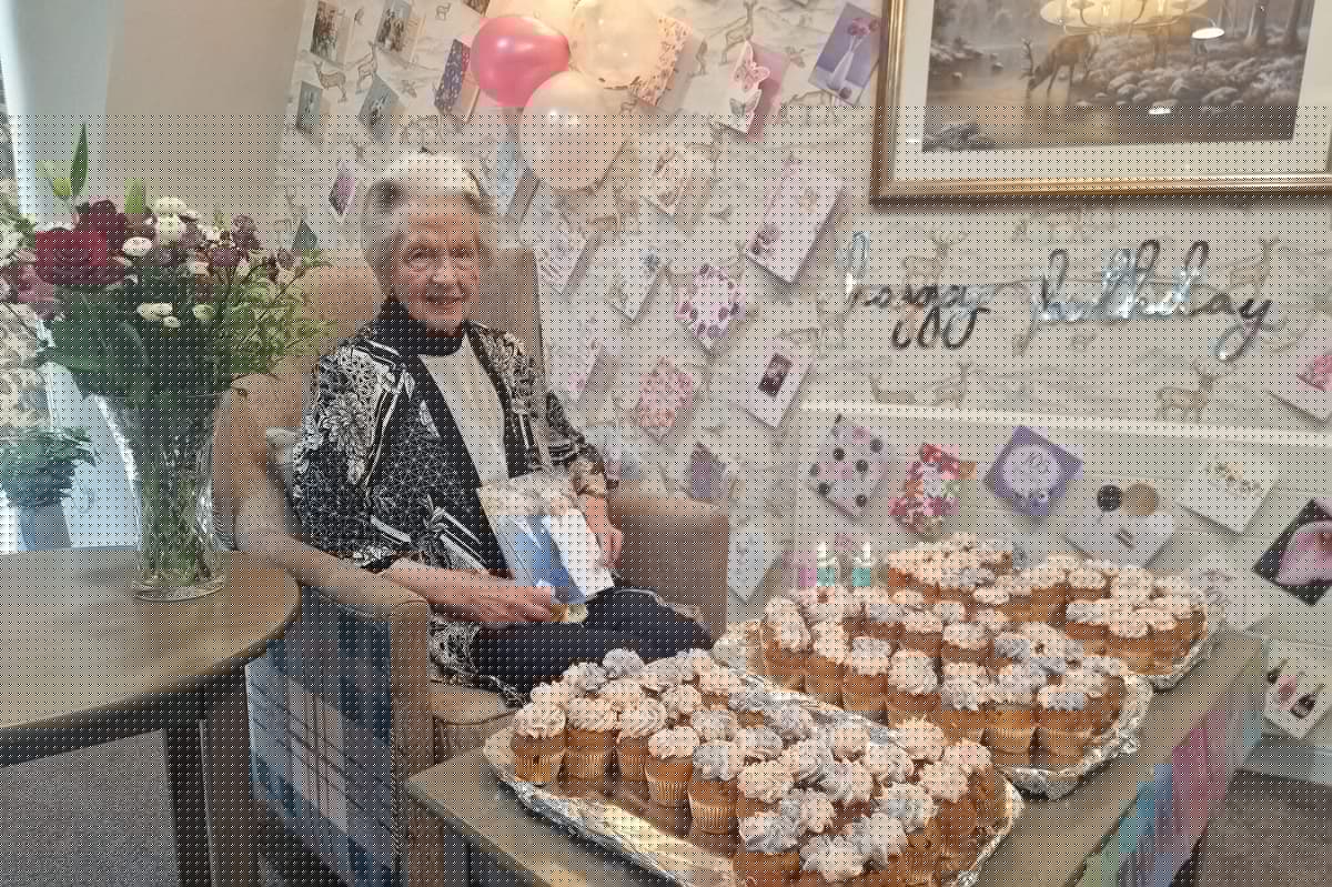 Centenarian marks 105th birthday in style with 105 cards from around the world