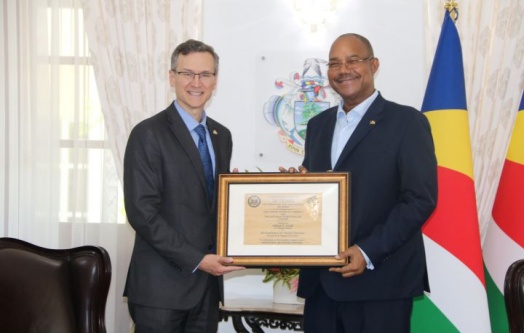 President Herminie Receives Commemorative Plaque as Seychelles and United States Mark 50 Years of Diplomatic Relations