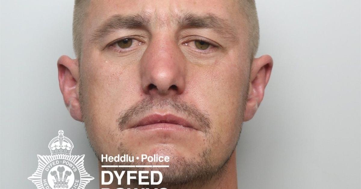 Major incident on Pembrokeshire A-road after drug dealer stopped by police