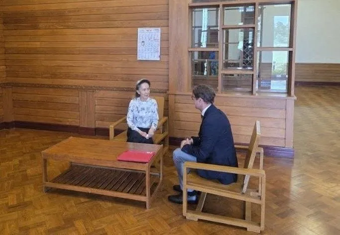 Bivša liderka Mjanmara Aung San Su Ći sastala se sa zvaničnikom Crvenog krsta