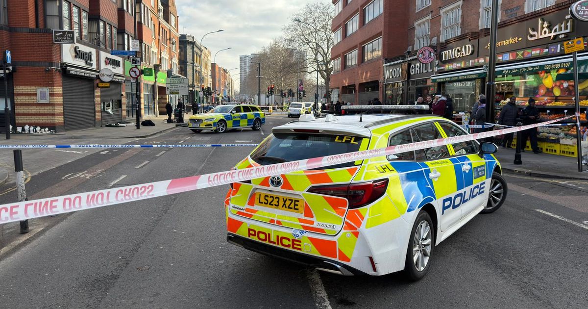 Shepherd's Bush live as Met Police threatened with sledge hammer during jewellery heist