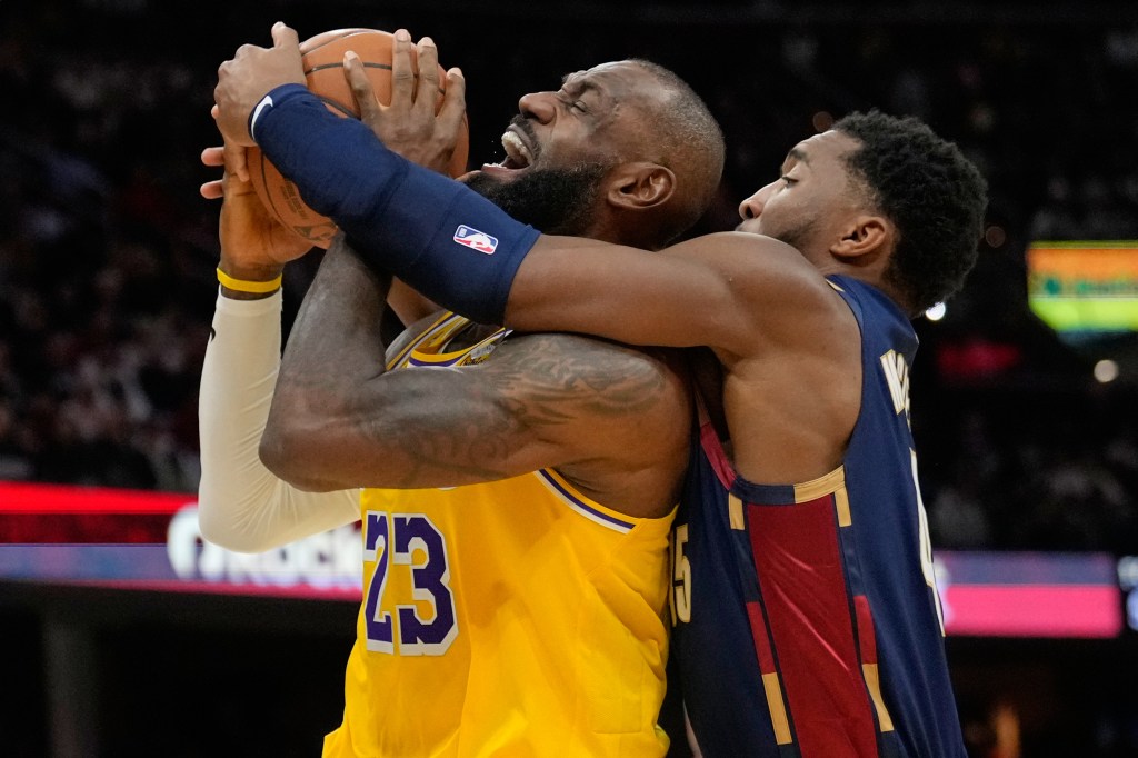 Lakers routed by Cavaliers in LeBron James’ emotional return to Cleveland