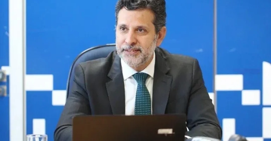 Ministro da Educação explica a aposta para tempo integral nas escolas