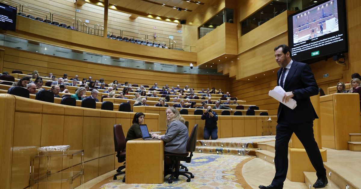 Óscar Puente dice que la línea entre Madrid y Andalucía "no está abandonada"