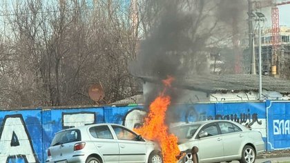 POBESNELI BRAT IZAZVAO SUDAR I POLIO OBA SESTRINA AUTOMOBILA BENZINOM! Detalji jezivog požara na Novom Beogradu: Umalo tragedija zbog nerešenih imovinskih odnosa