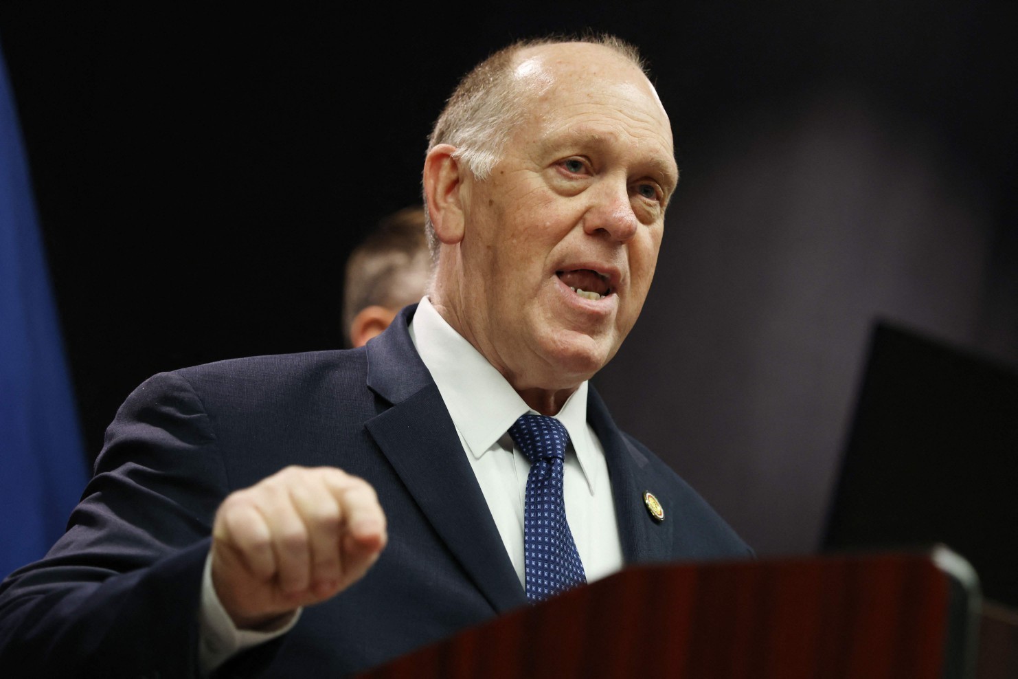 Czar da fronteira de Trump liga redução de agentes em Minnesota à cooperação de autoridades e acesso a prisões