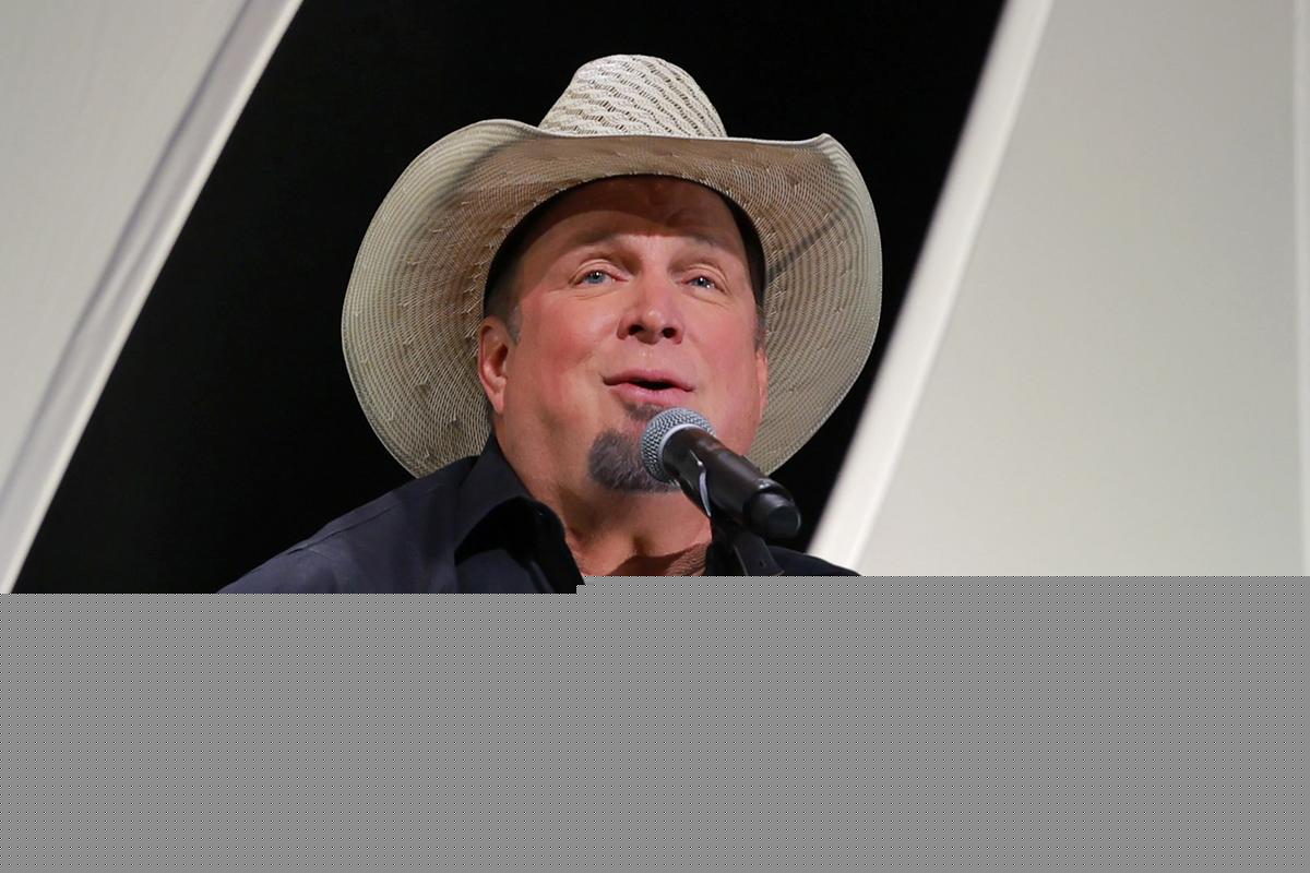 Garth Brooks Is Returning To Chicago
