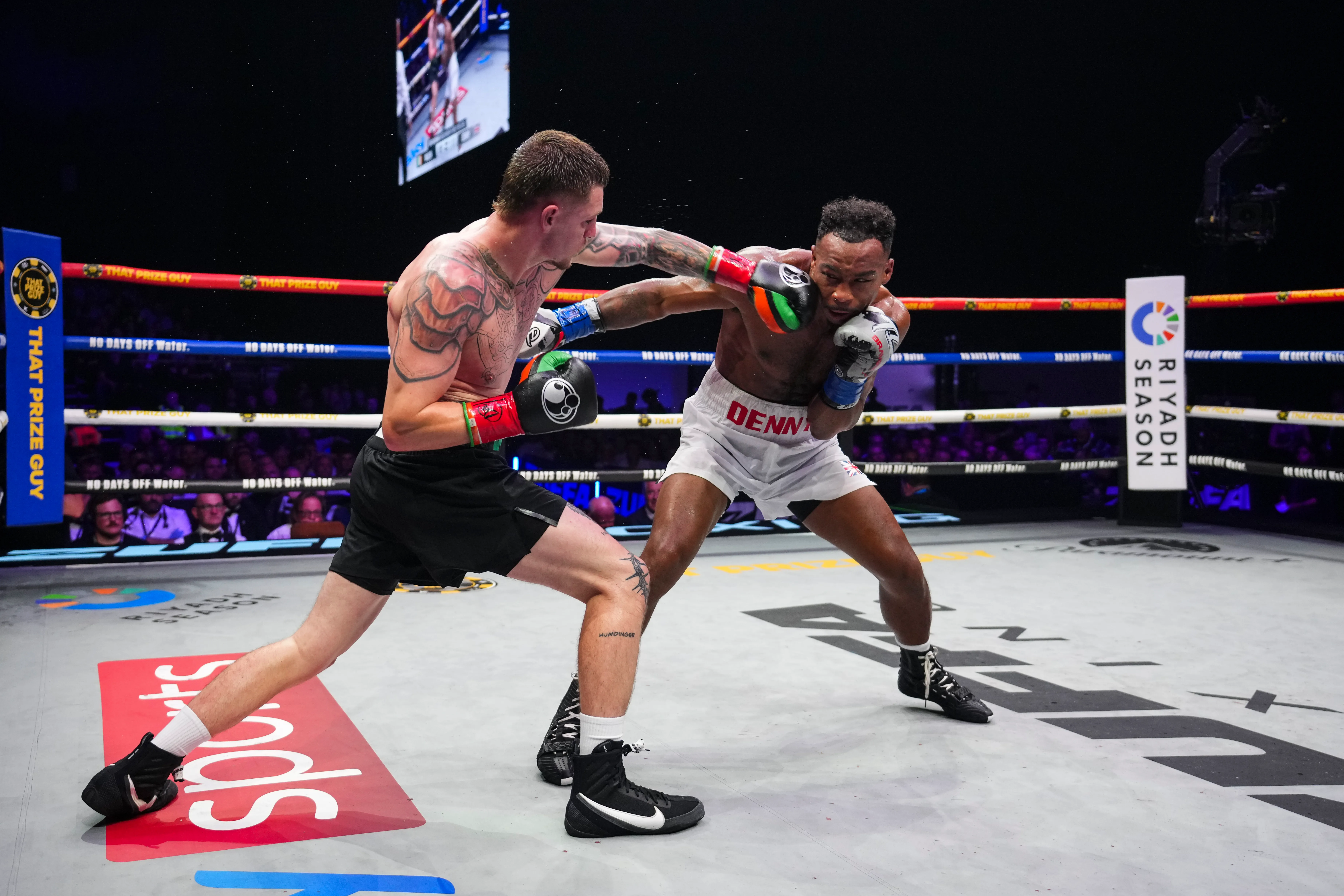 Callum Walsh passes test, defeats Tyler Denny on points in Dublin