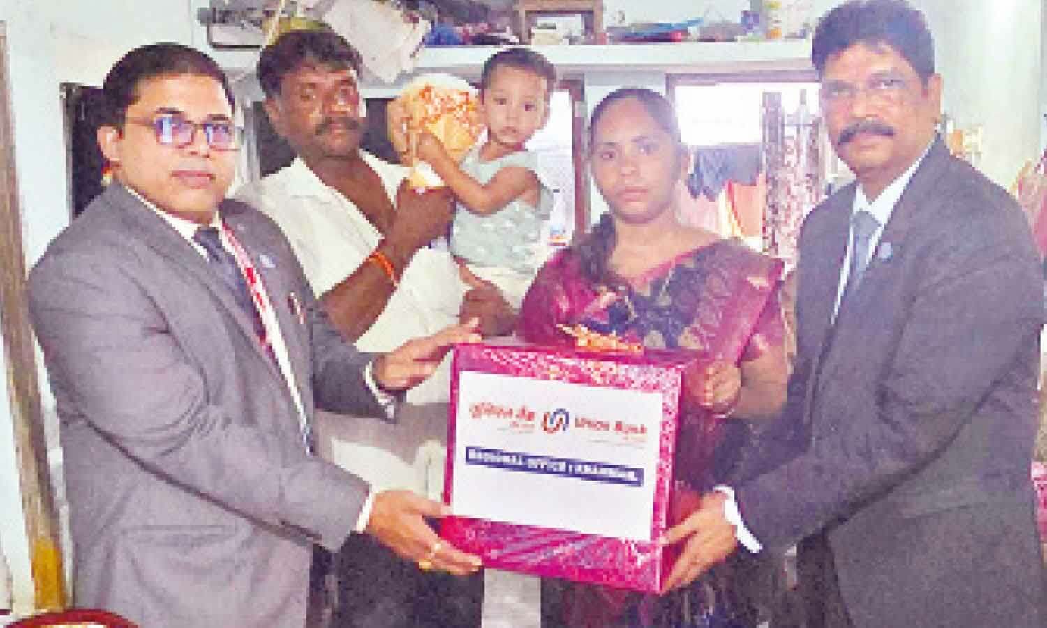 Union Bank officials pay tribute to Kargil martyr