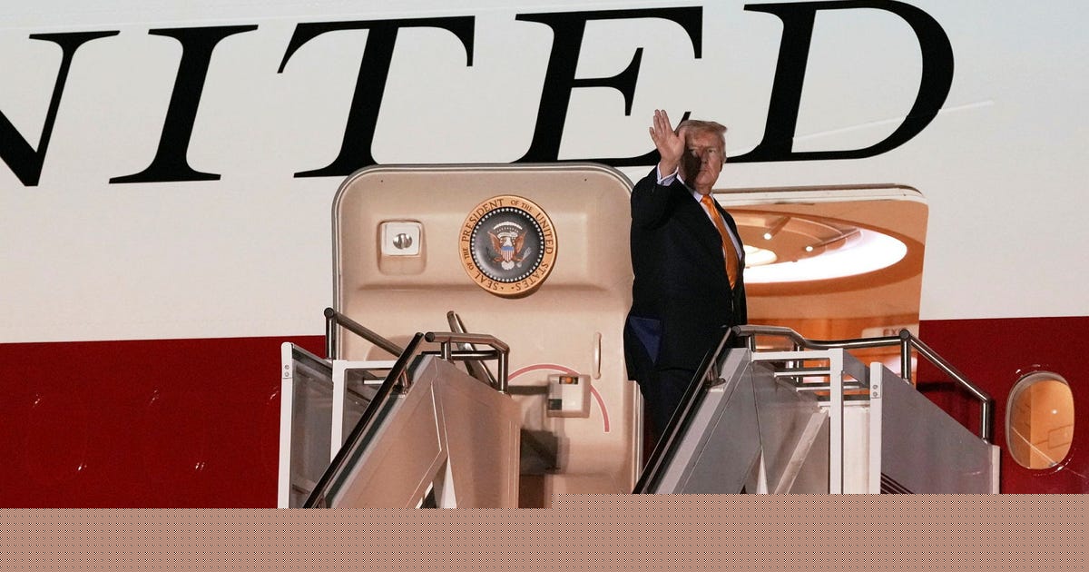 Nya detaljer: Trump smugglades ut ur flygplan i cateringbil