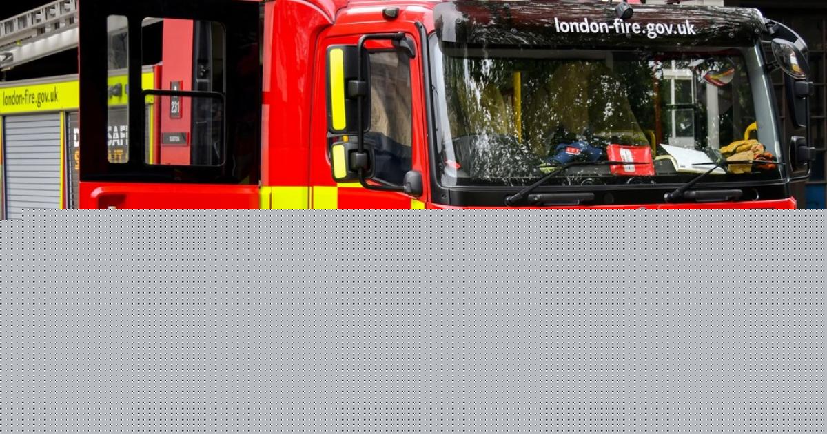 Sixty crew respond to grass fire at Lake Farm, Hayes