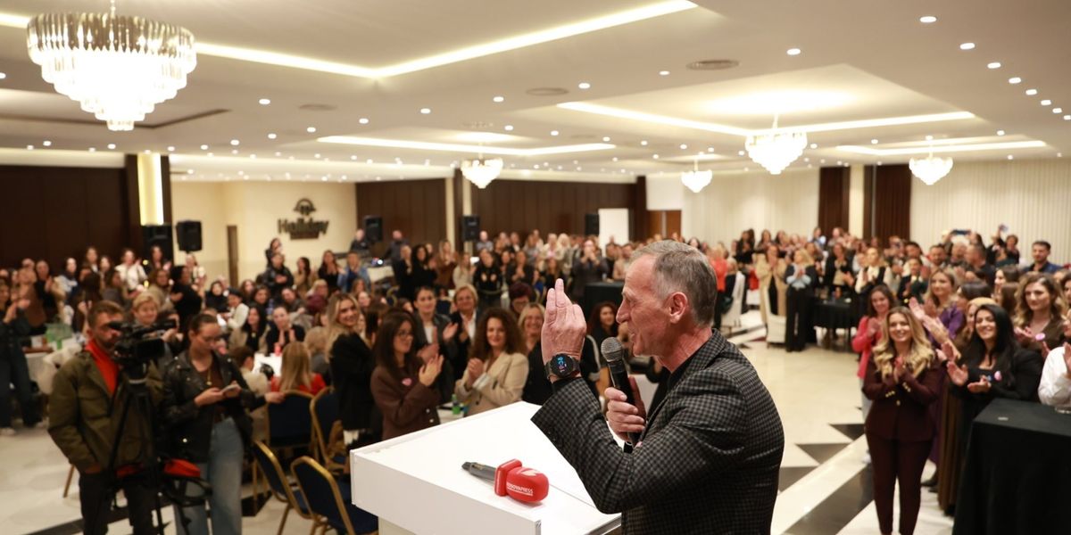Osmani prezanton 13 kandidatët femra të LDK-së në Fushë Kosovë: Bashkë për familjen dhe gruan