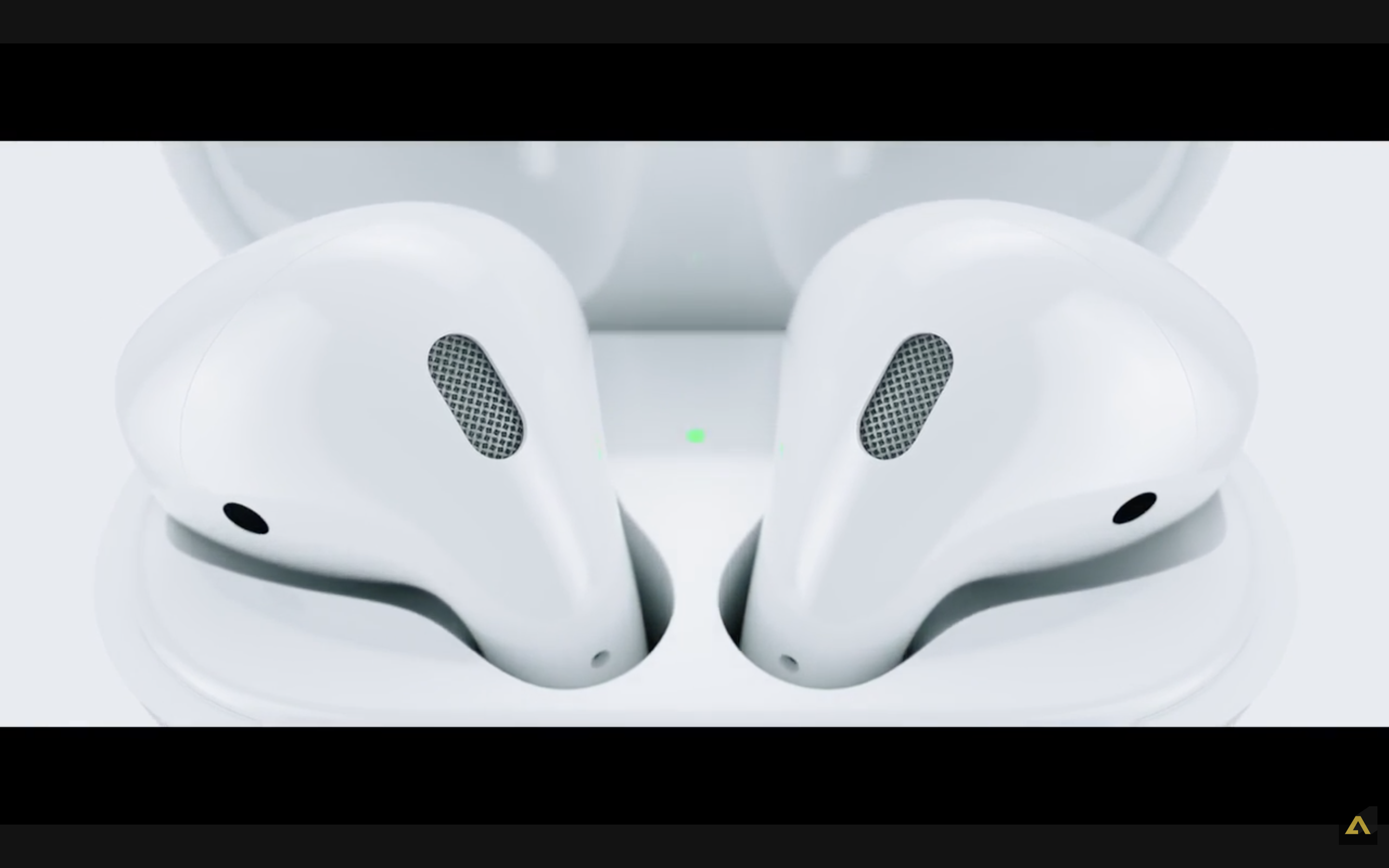 Z odříznutých kabelů k obrovskému hitu. Jak Apple představením prvních AirPods změnil svět audia
