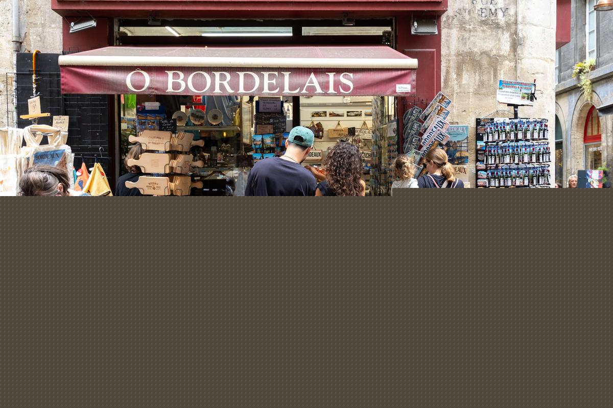 Souvenirs de vacances. « C’est normal de voir aussi peu de touristes ? » : une « annus horribilis » pour les boules à neige et les porte-clés