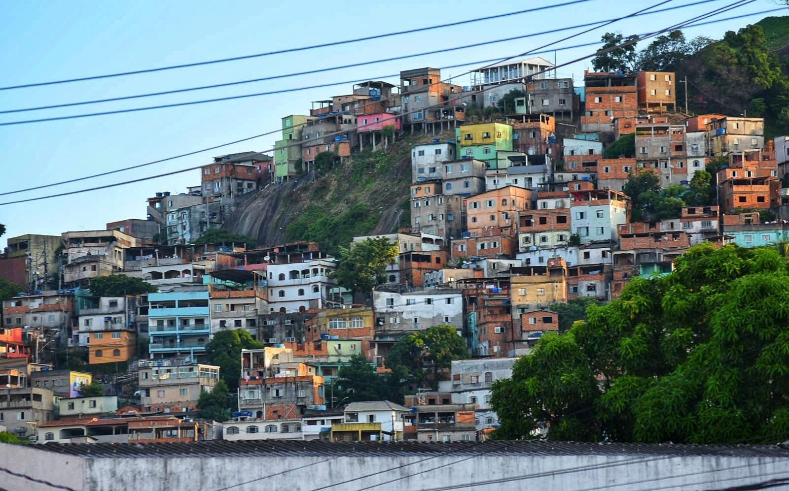 Tiroteio deixa um homem morto no Morro do Macaco