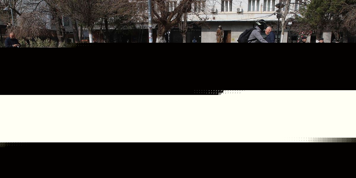 Mot me diell dhe vranësira