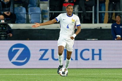 Fabrizio Romano: Liverpool ‘in conversations’ over deal to sign French defender