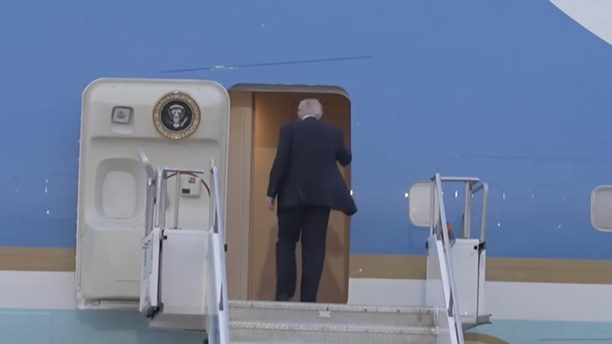 Donald Trump, ascuns într-un cărucior de catering, după o amenințare a Iranului. Cum a plecat, de fapt, din Turcia