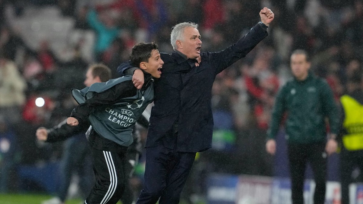 Real zlyhal, podľa Mbappého hral hrozne. Mourinho v eufórii objímal podávača lôpt
