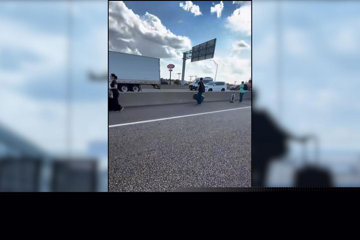 Texas Highway Traffic Forces Travelers to Walk to Airport