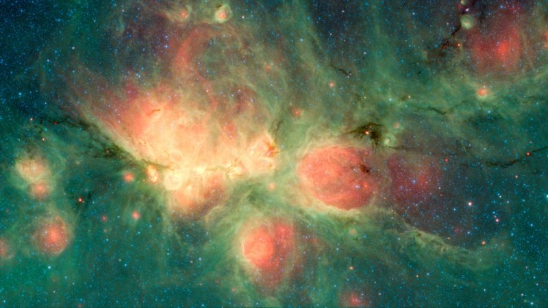 Baby stars blow bubbles in Cat’s Paw nebula