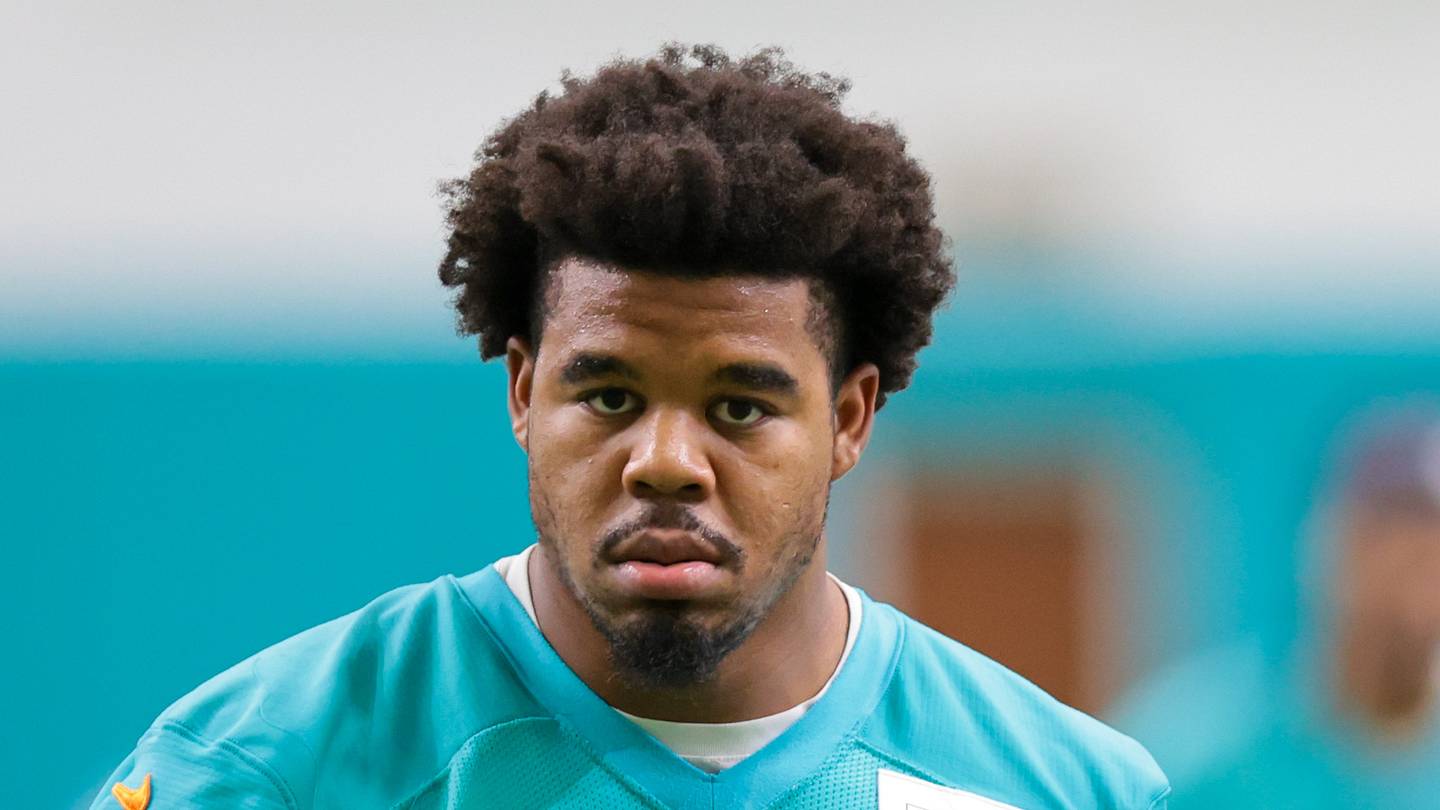 Chop Robinson anchors Dolphins defense in first padded practice