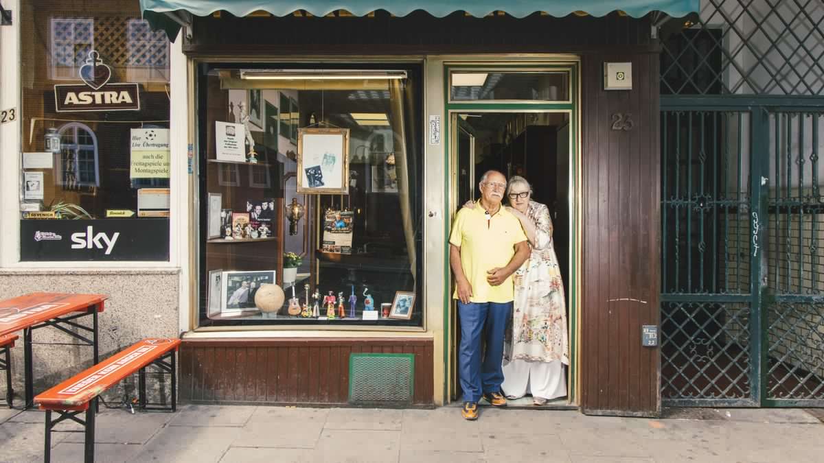 Hamburg St. Pauli: Kult-Friseur Harry muss schließen - Wo die Beatles ihre Pilzfrisuren herhaben