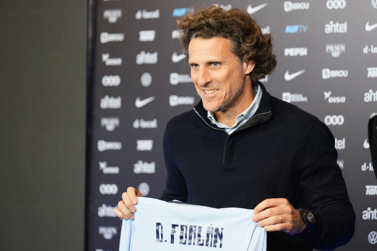Diego Forlán no descarta nueva convocatoria de Luis Suárez a la selección de Uruguay