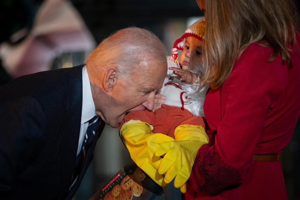 Joyas, arte y un tren de juguete encabezan la lista de regalos más caros otorgados a Biden en 2024