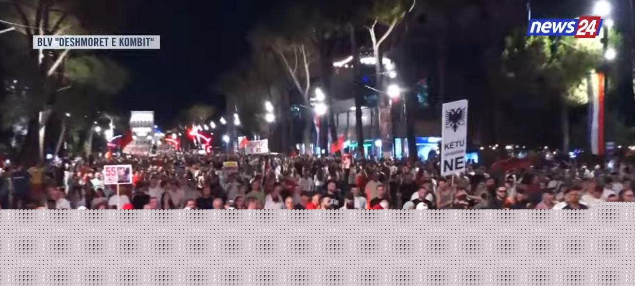 Qëndresë dhe revoltë 55 ditë/ Shqiptarët nuk ndalen, marshim në rrugët e Tiranës, jehon thirrja: Arrestoni Ramën