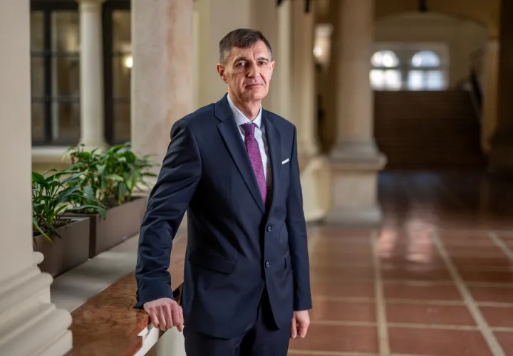 Top Hungarian university’s vice-rector resigns after exam scandal that ended in lecturer’s dismissal
