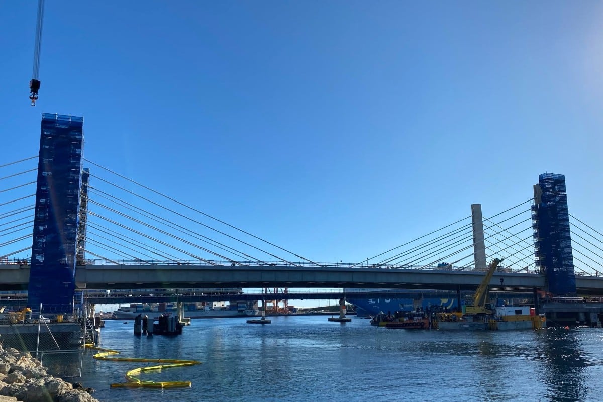 New Fremantle bridge to open ahead of schedule