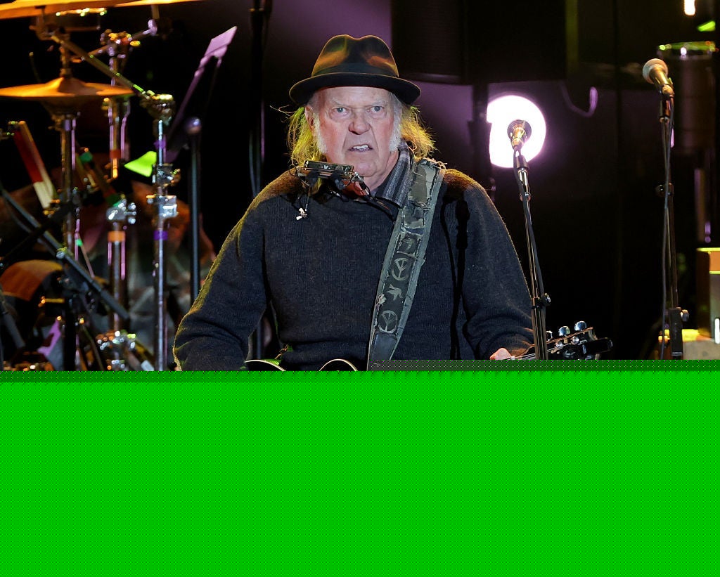 Neil Young Rushes to Hospital After Concert for Family Emergency — Love Earth Tour Still On
