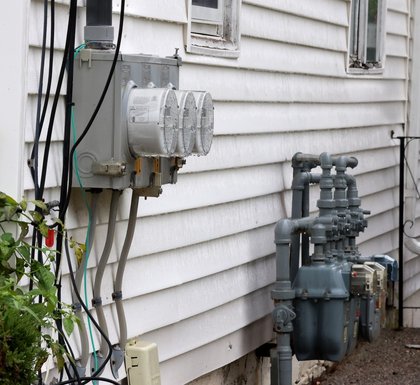 Massachusetts utilities agree to waive interest charges for Healey’s winter energy bill relief plan