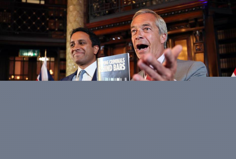 Nigel Farage, líder ultraderechista británico, confirma que si llega al poder planea enviar presos extranjeros a El Salvador