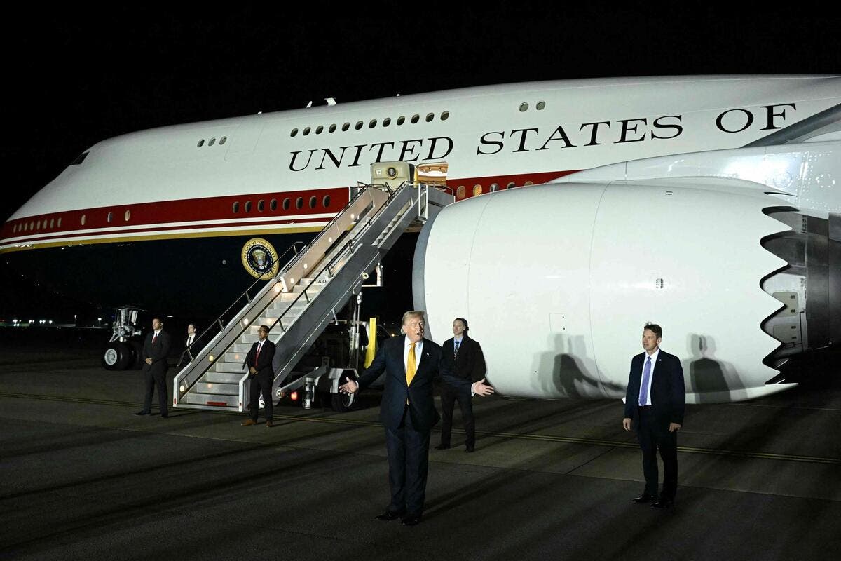 Donald Trump caché dans un conteneur de nourriture : pourquoi le président américain aurait été secrètement exfiltré de son Air Force One