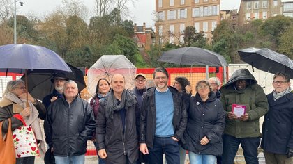 Municipales 2026 à Montauban : "sous la pluie et dans la boue", pourquoi le candidat PS préfère des rendez-vous de campagne en extérieur