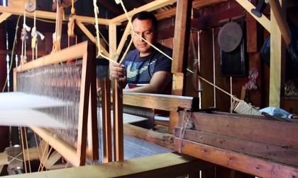 For Indigenous Zapotec Families, Spinning Becomes a Lifeline