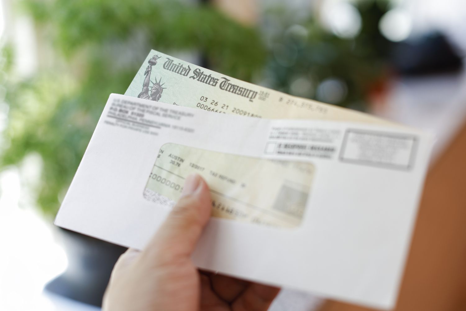 Avoid Refund Delays: IRS Phasing Out Paper Checks, Update Your Tax Return with Bank Details