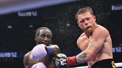 Terence Crawford reveló la estrategia que usó para vencer a Canelo Álvarez