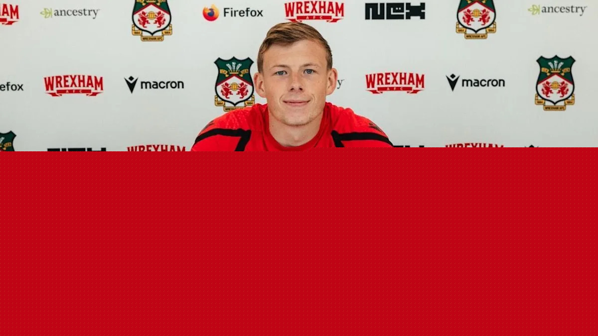 Wrexham sign Sunderland goalkeeper Patterson