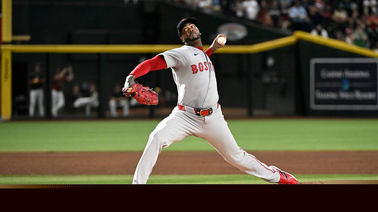 Crazy Aroldis Chapman inning helps him inch toward baseball history