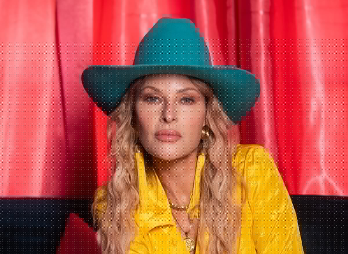 ‘Great Television’ Reaffirms Elizabeth Cook as One of Nashville’s Most Distinctive and Underrated Voices (ALBUM REVIEW)