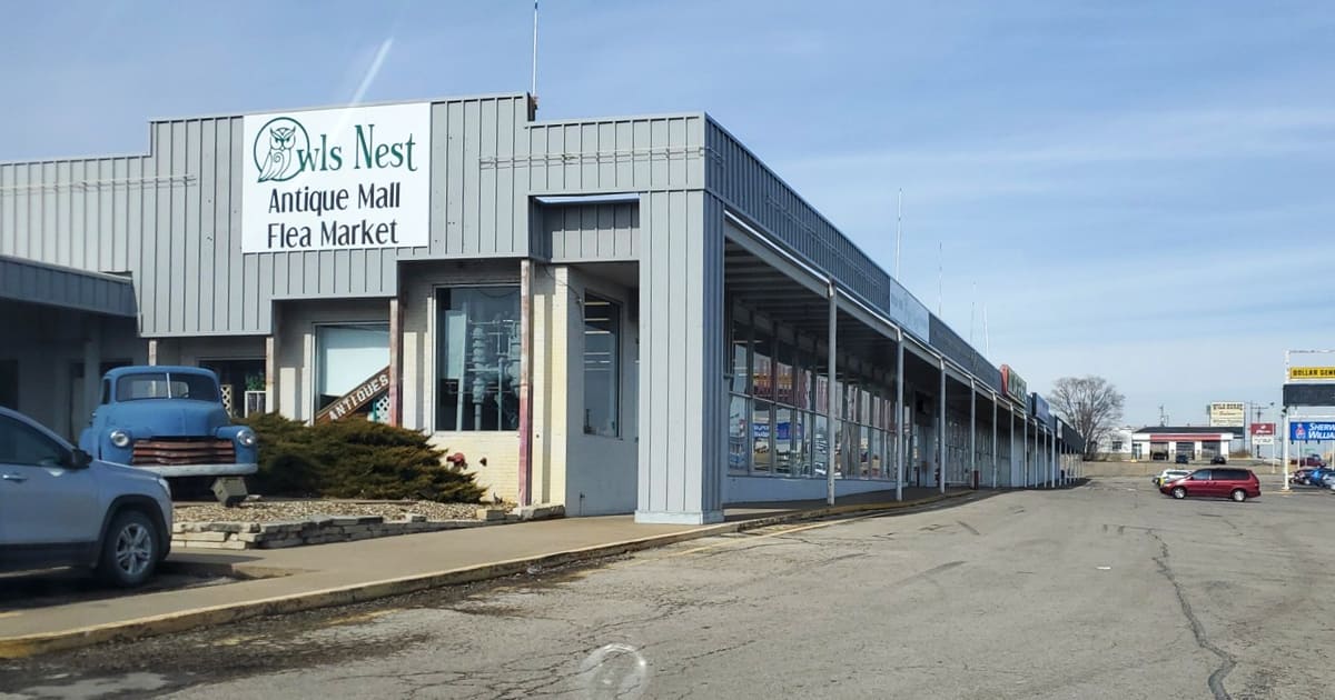 People Drive From All Over Kansas To Score Rare Treasures At This Enormous Antique Store