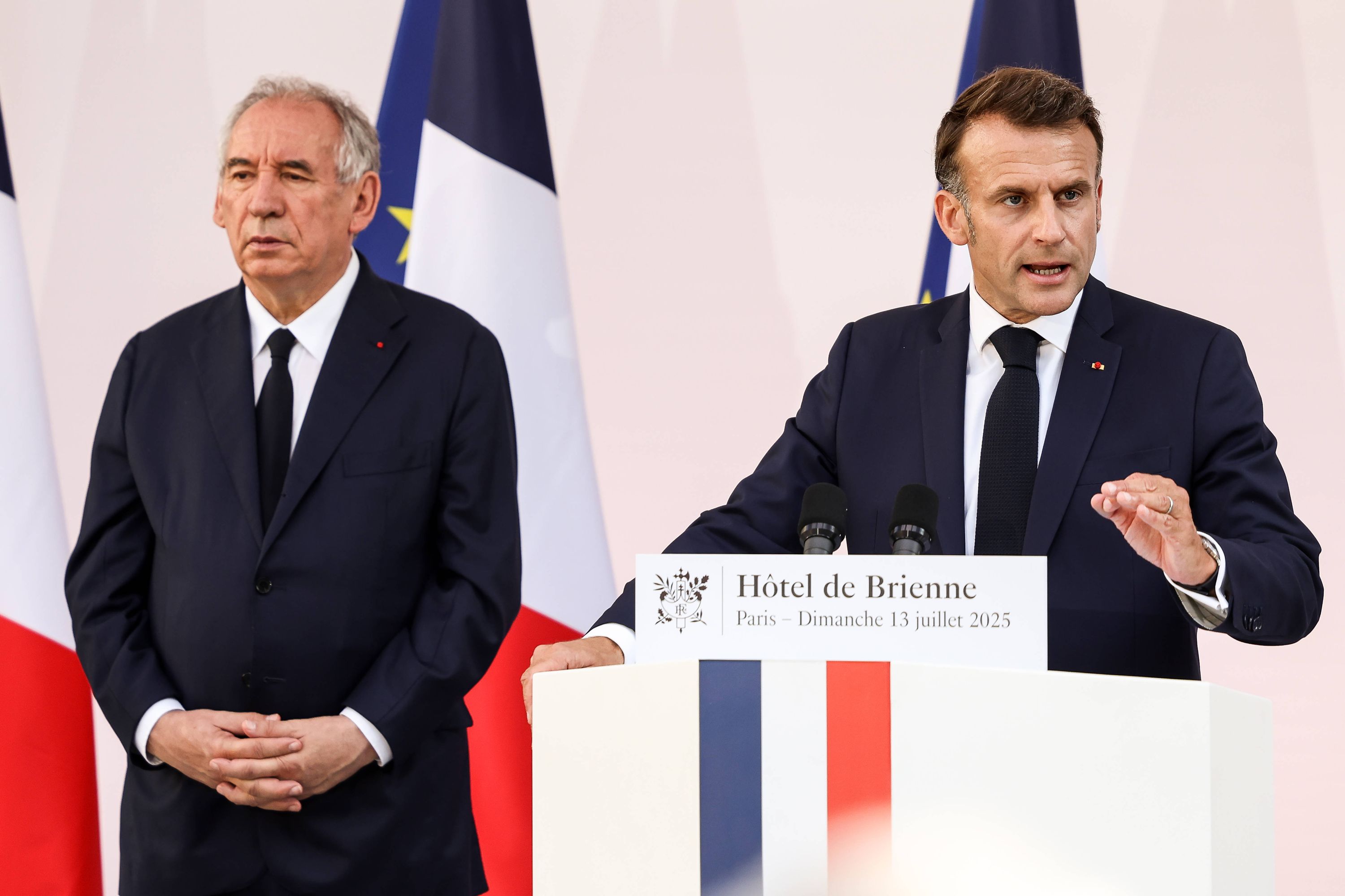 « Il faut se montrer prudent avec ce genre de déclarations » : Macron prend ses distances avec Bayrou
