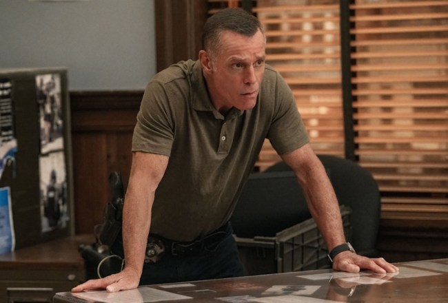 Chicago P.D.’s Jason Beghe Pitches Strange (But Sultry!) Way for Voight to Win Chapman Back — Plus, Grade the Premiere