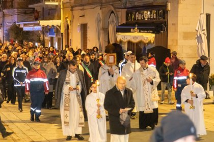 Manfredonia, donata una reliquia di San Pio alla parrocchia San Michele Arcangelo